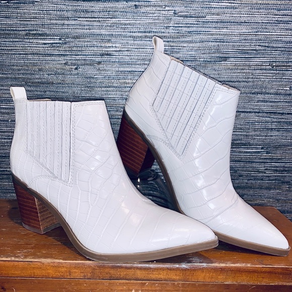 Marc Fisher Shoes - NWT Marc Fisher “Rental 2” Chelsea boot Size 8